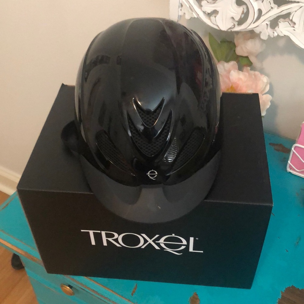 COPY - Tricked Riding Helment - Picture 2 of 6